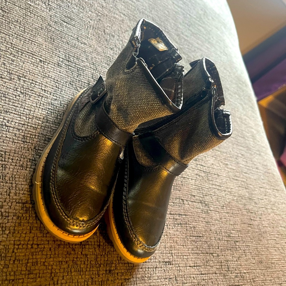 Carter's Toddler Black/Gray Boots with Buckle